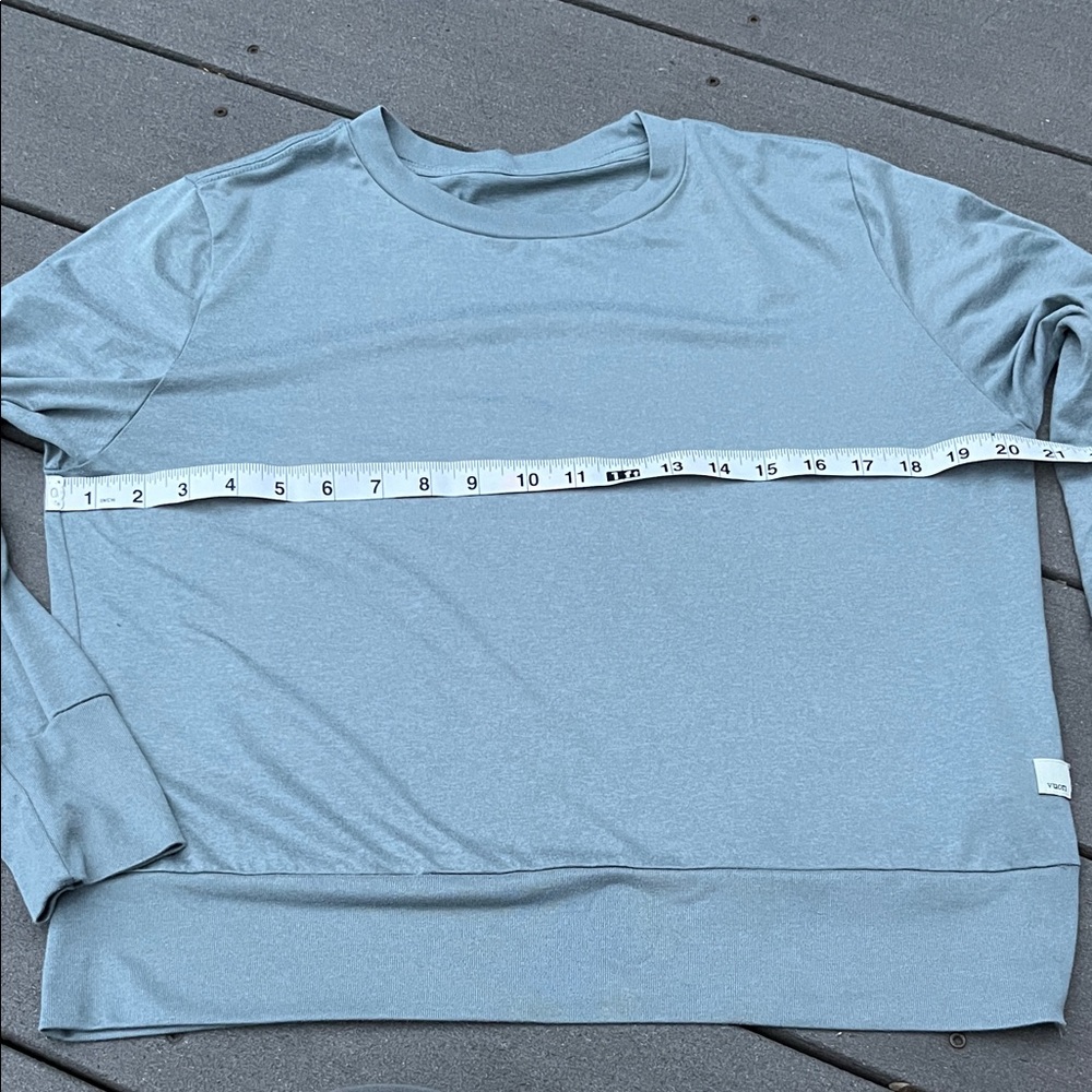 Vuori Women’s Daydream Crew Smoke  Blue Heather size M - Picture 4 of 5